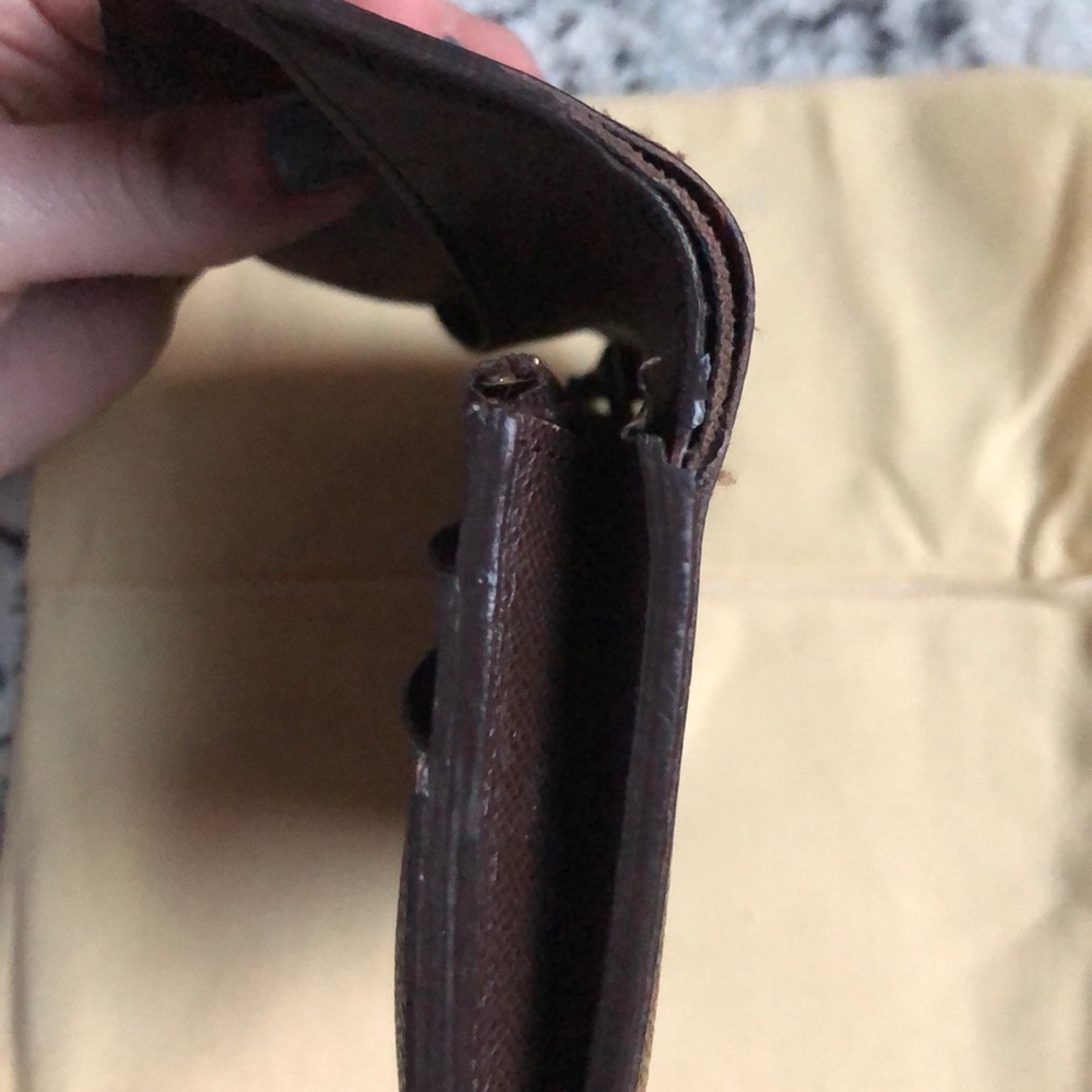 Louis Vuitton Emilie Wallet - Picture 3 of 9